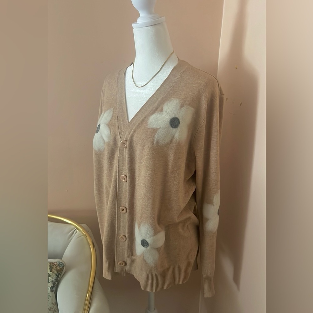 Aaeda Floral Cardigan